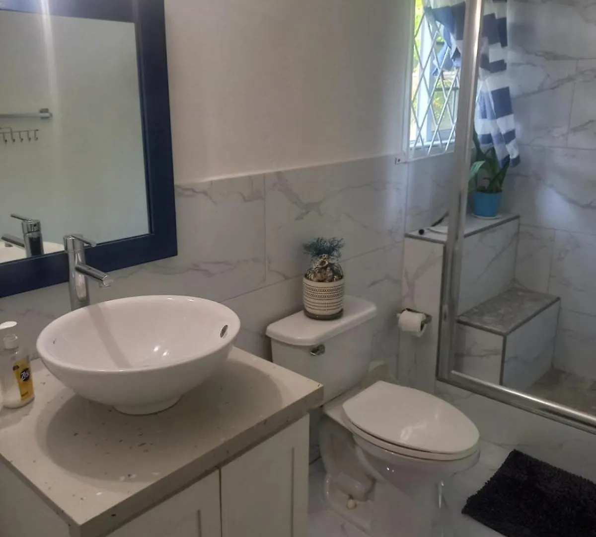 Finest Accommodation Russell Heights Apt #A Kingston 0*,